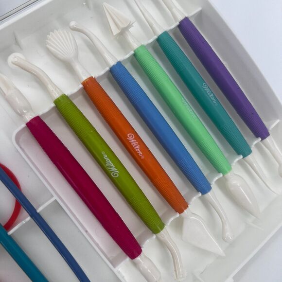 Wilton 10 Piece Fondant & Gum Paste Tool Set w/ Case Cake Decorating Sculpting - Picture 4 of 9